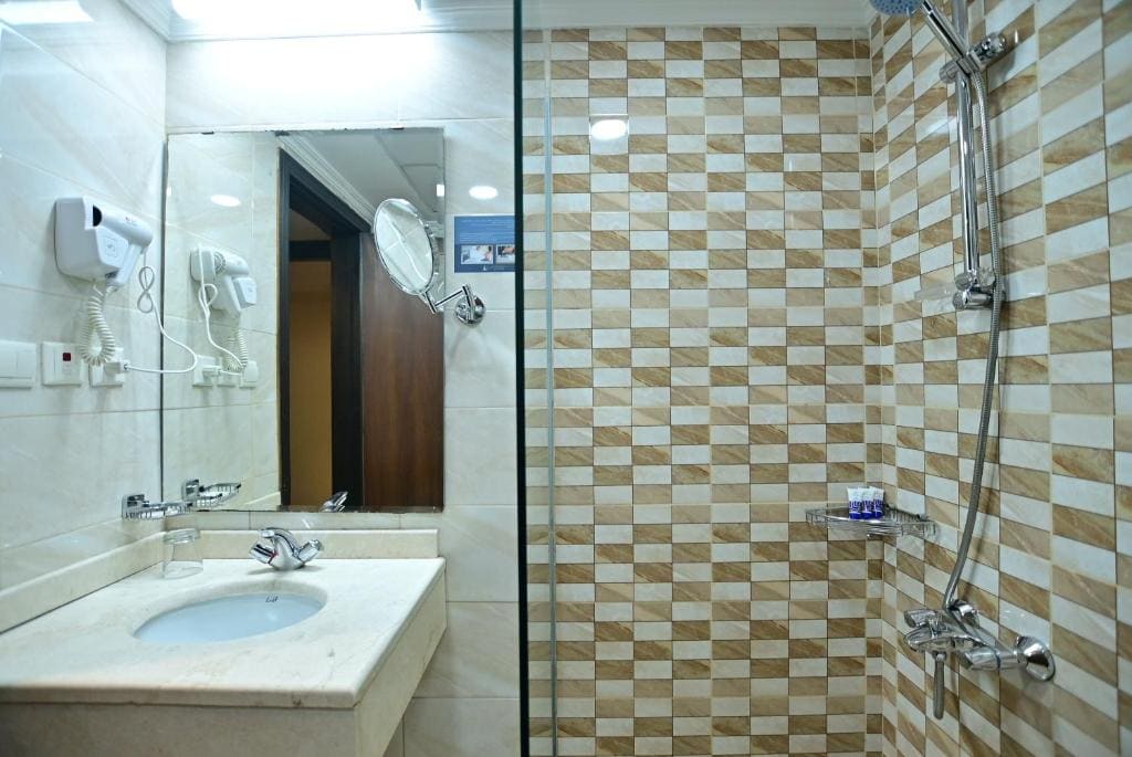 Premium Room with Four Single Beds - Accessible room - Image 2