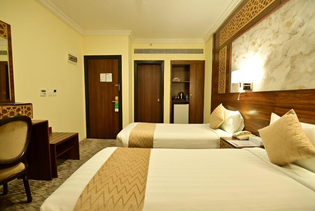 Premium Twin Room room - Image 3