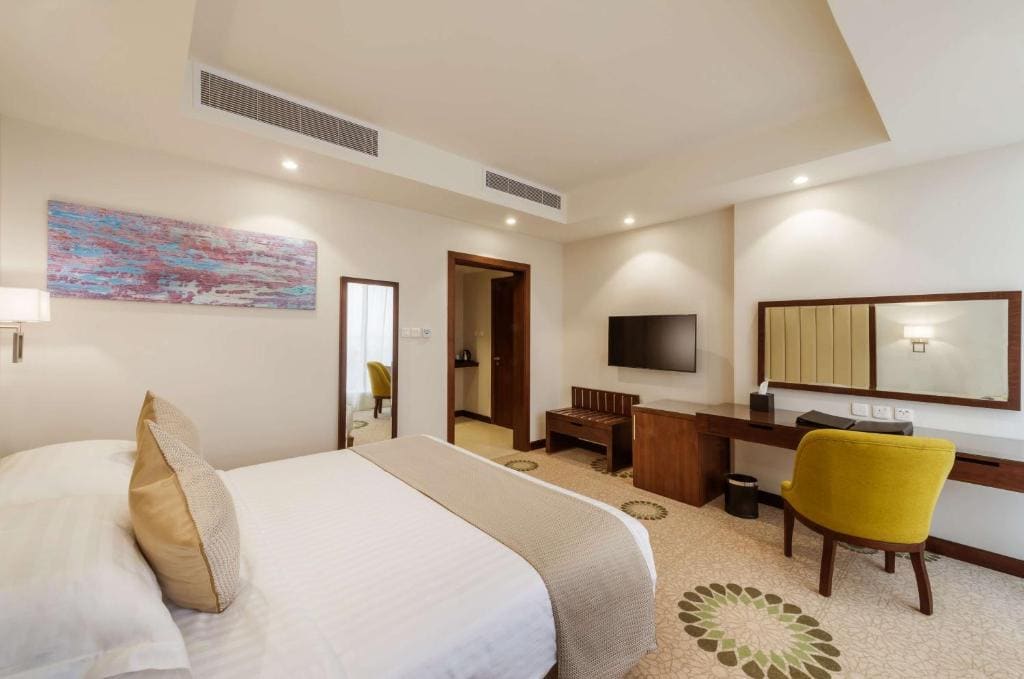 Royal King Suite with City View room - Image 1