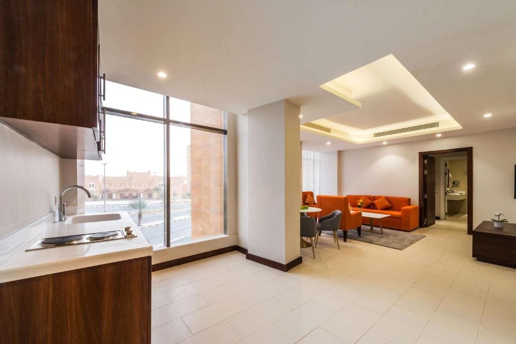 Premium King Suite with City View room - Image 2