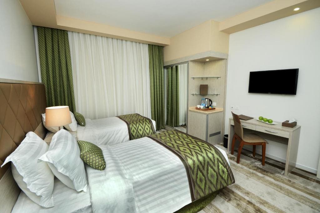 Executive Suite with Partial Haram View room - Image 2