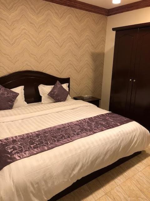 Room room - Image 2
