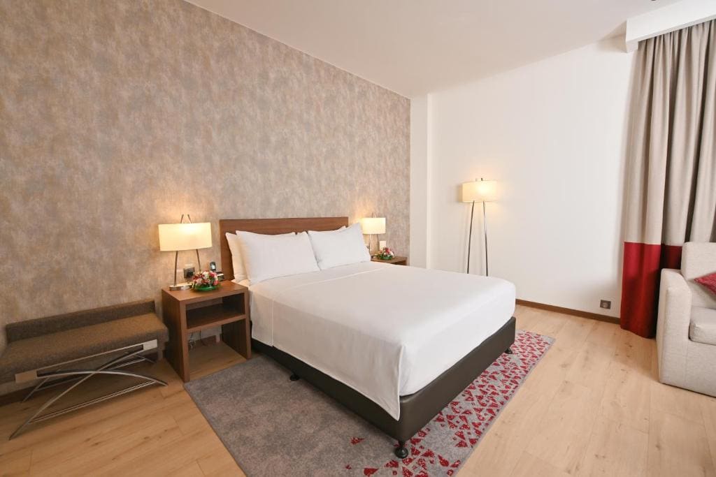 Studio King Suite - Accessible/Non Smoking room - Image 1