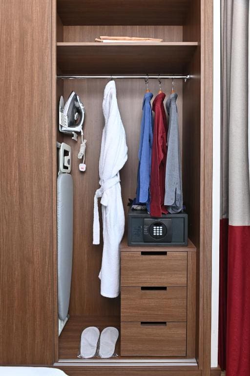 Standard King Room room - Image 3