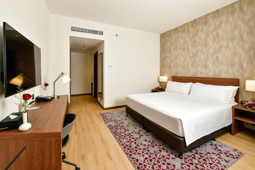 King Room - Non-Smoking room - Image 2