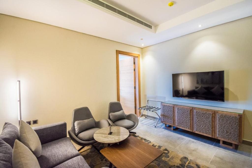 Deluxe King Suite room - Image 3