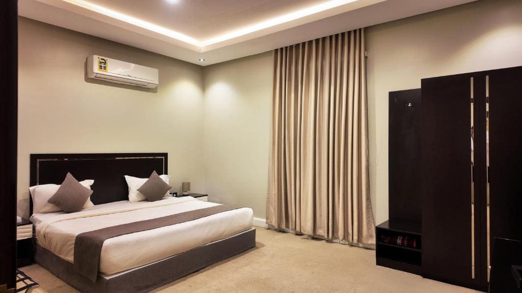 One-Bedroom Suite room - Image 2