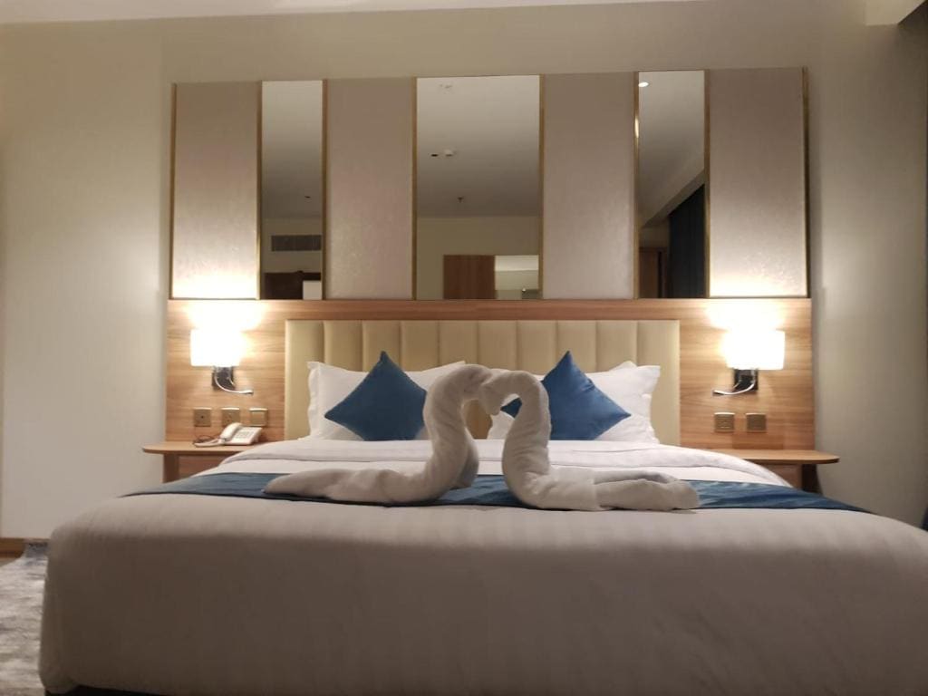 Suite with City View room - Image 2
