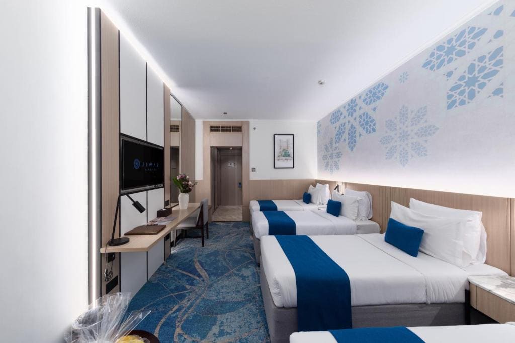 Deluxe Quadruple Room room - Image 1