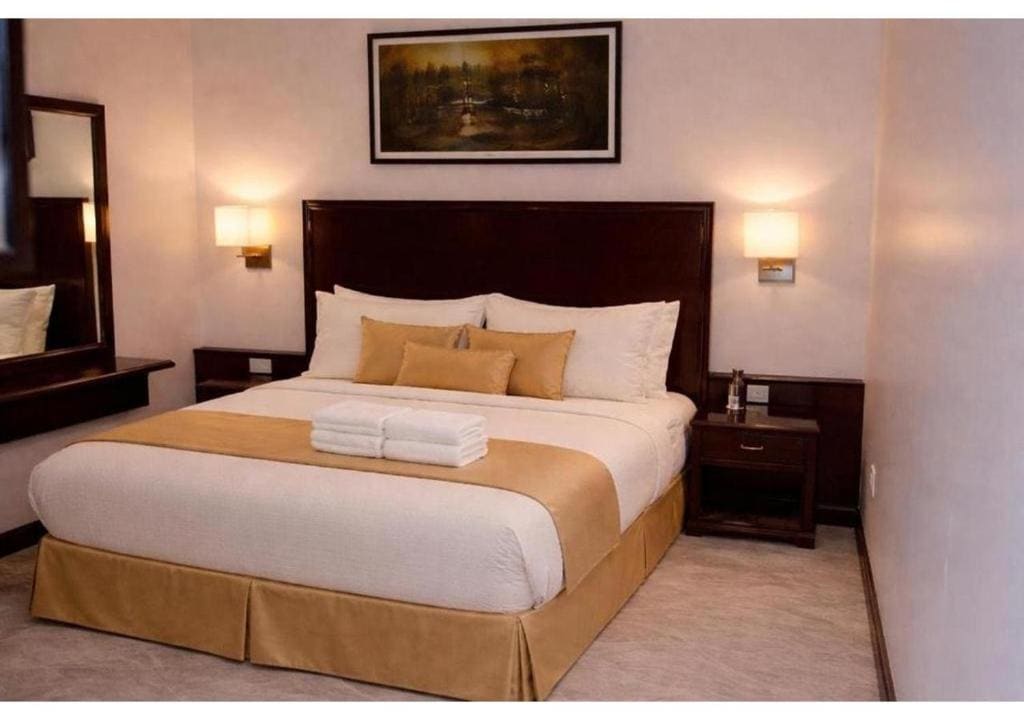 One-Bedroom Suite room - Image 2
