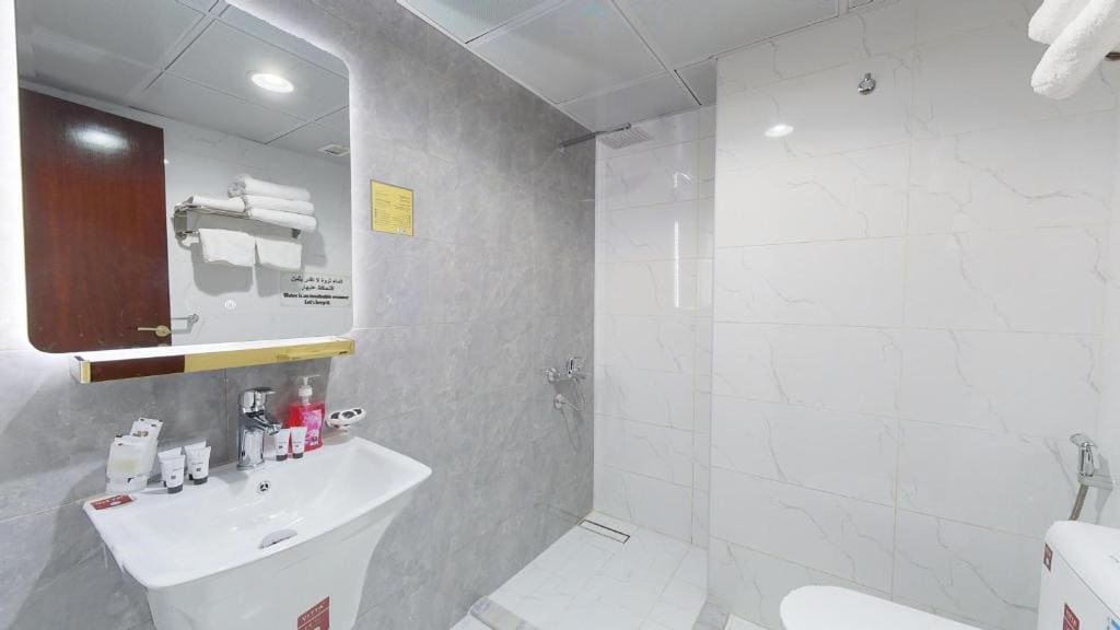 Triple Room with Private Bathroom room - Image 3