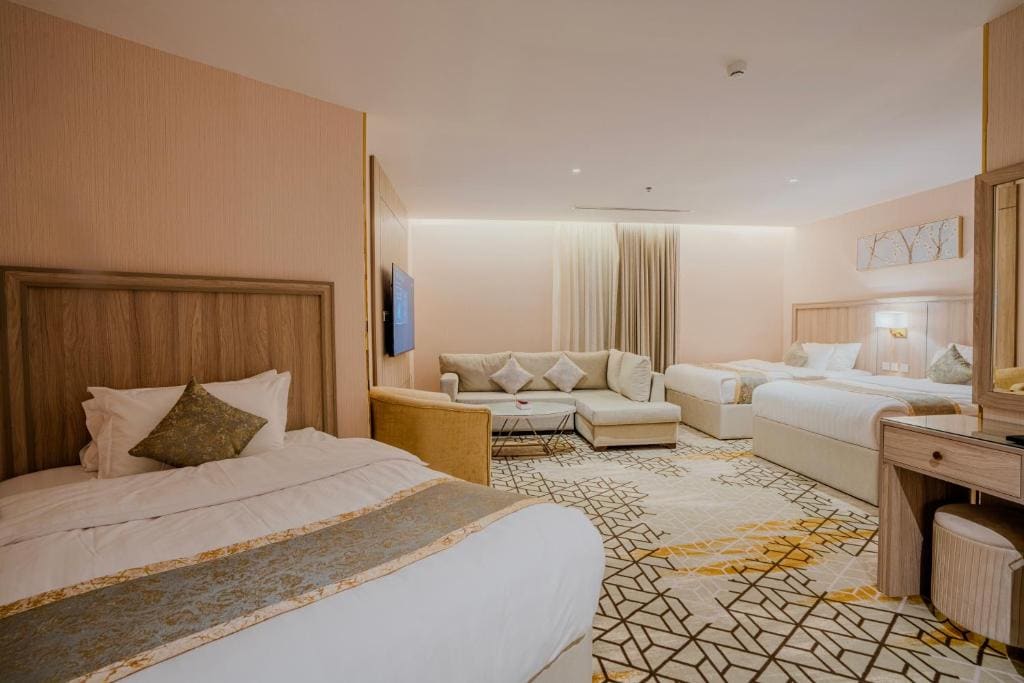 Deluxe Triple Room room - Image 3