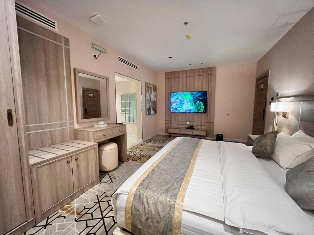 King Room with Spa Bath room - Image 3