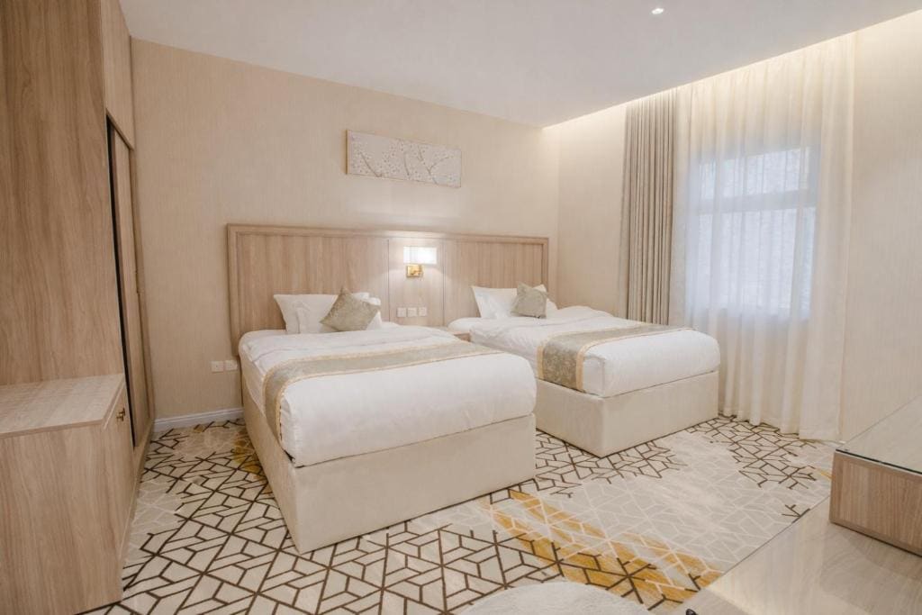 Deluxe Double Room with Balcony room - Image 3