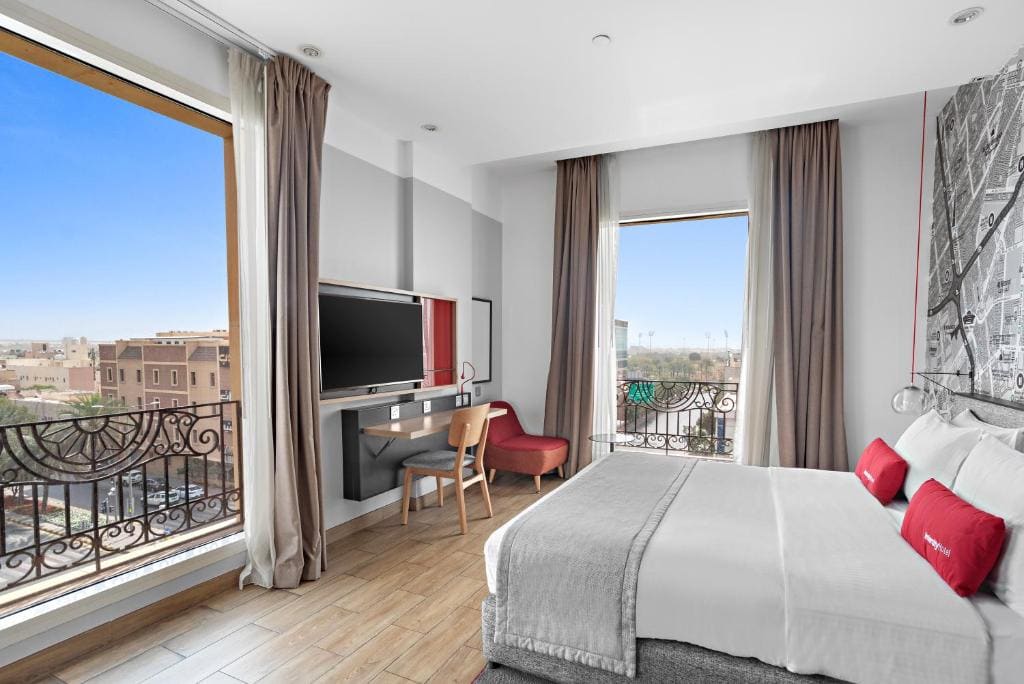 Deluxe Suite room - Image 3