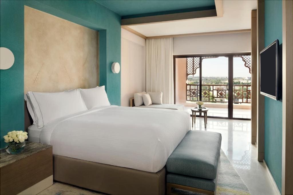 Junior King Suite with City View - North Wing room - Image 2