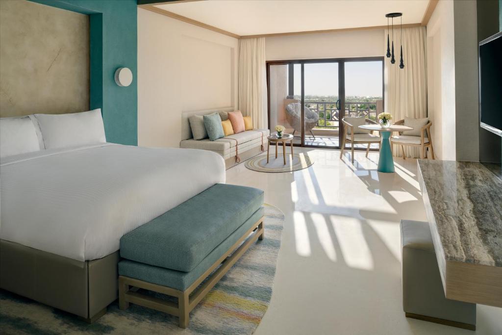 Premium King Room with Garden View - North Wing room - Image 3