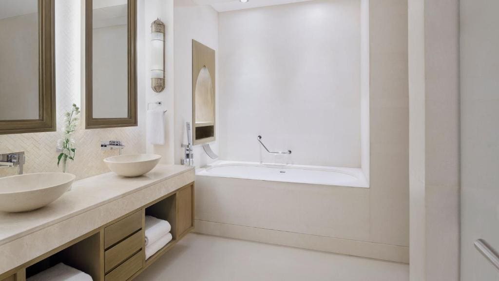 One-Bedroom King Suite with Garden View room - Image 2