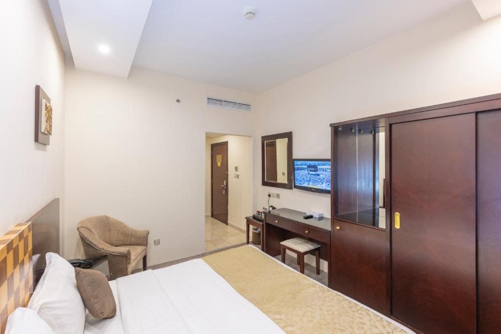 Deluxe King Room room - Image 2