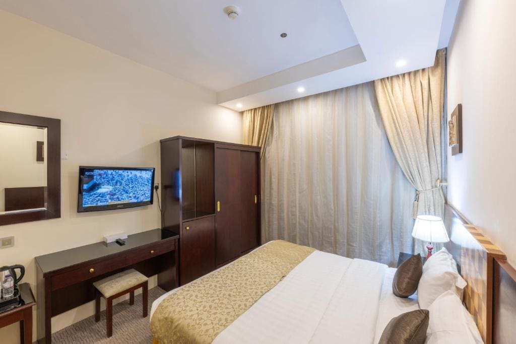 Deluxe King Room room - Image 3