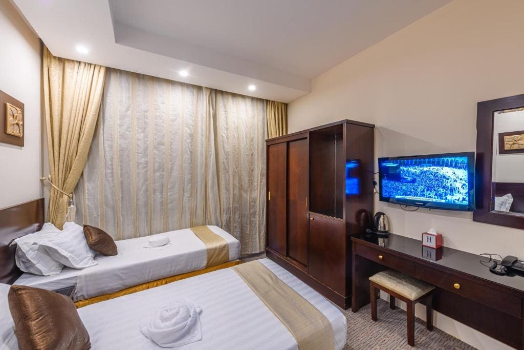 Deluxe Twin Room room - Image 3