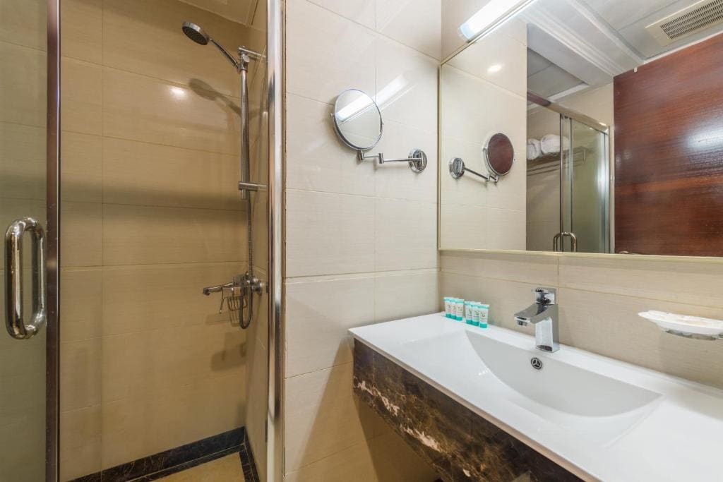 Deluxe Twin Room room - Image 1