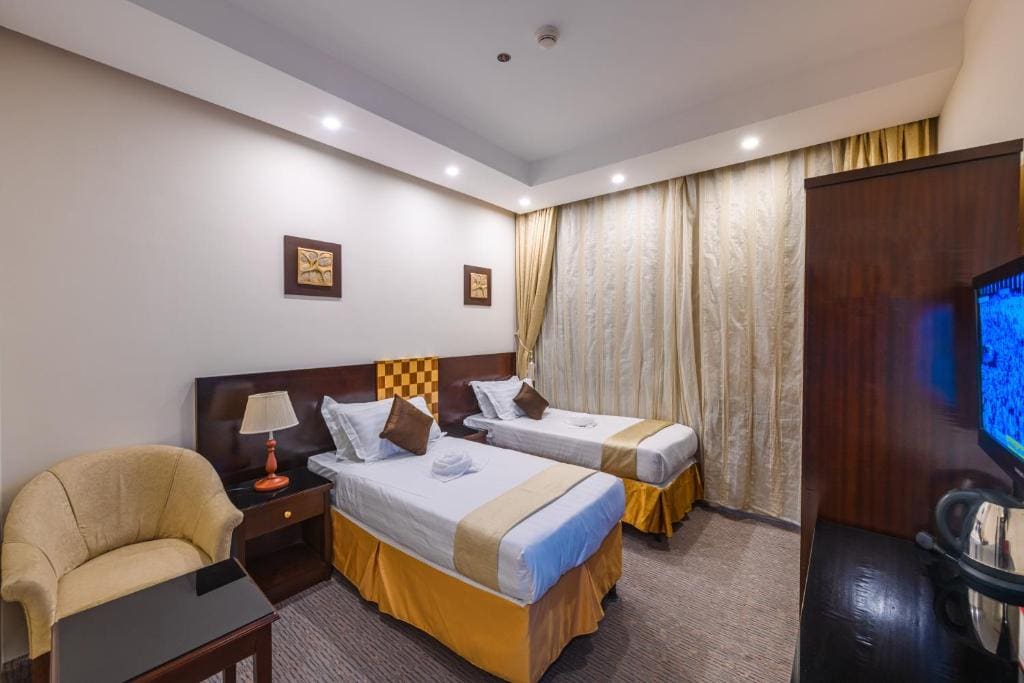 Deluxe Twin Room room - Image 2