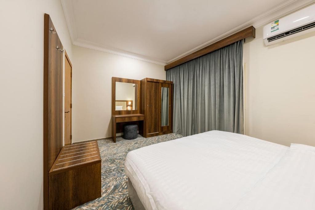 One-Bedroom Apartment room - Image 2