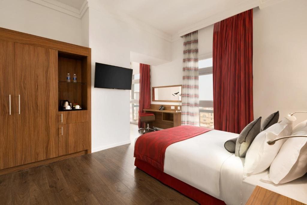 Queen Suite - Non-Smoking room - Image 2