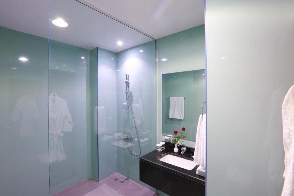 Twin Room with Two Twin Beds - Non-Smoking room - Image 3