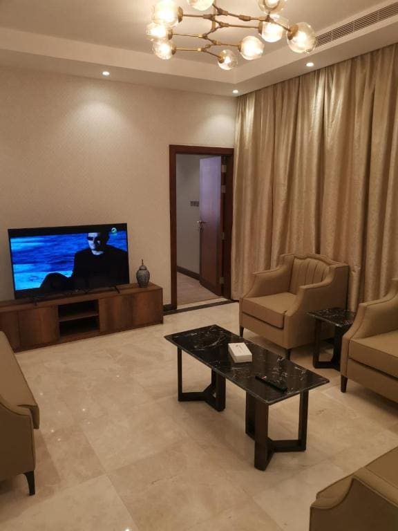 Queen Suite room - Image 3