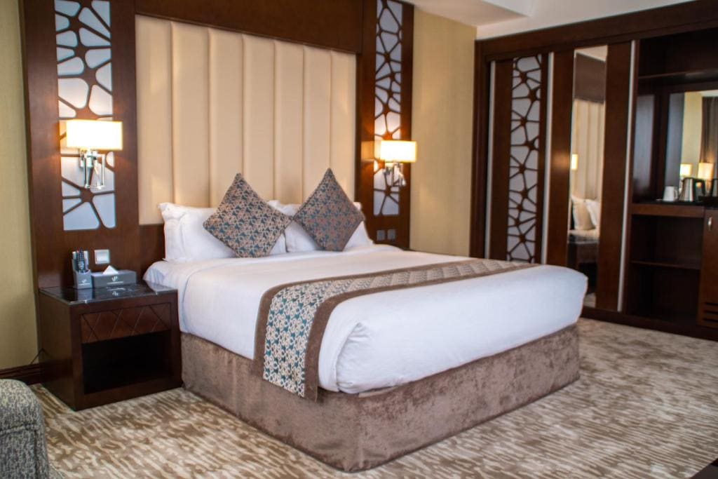 Deluxe King Room room - Image 3