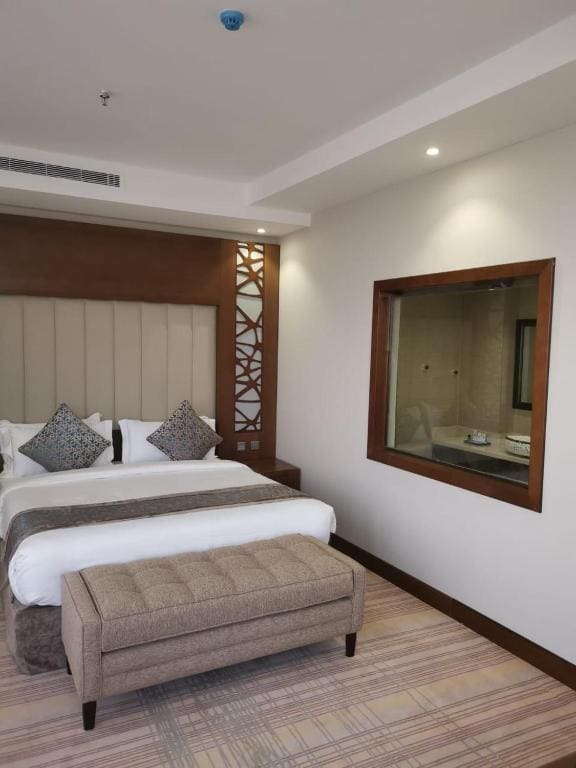 Deluxe King Room room - Image 1