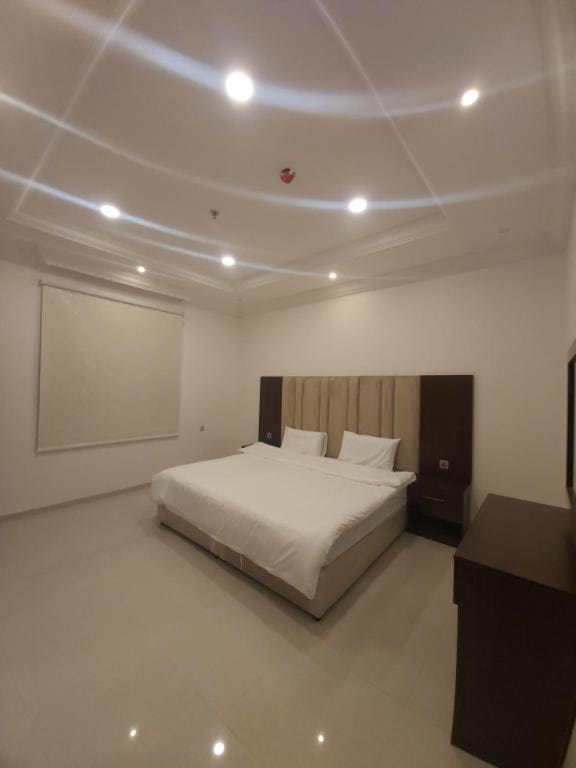 Three-Bedroom Apartment room - Image 2