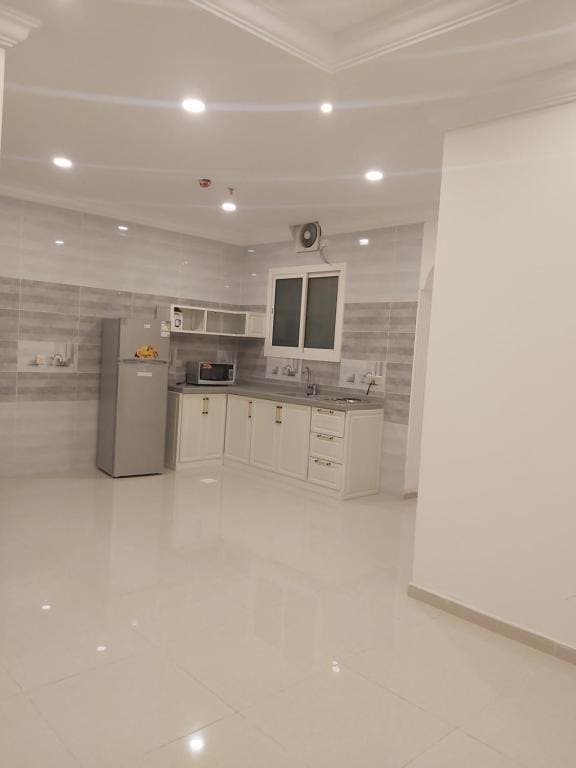 Three-Bedroom Apartment room - Image 1