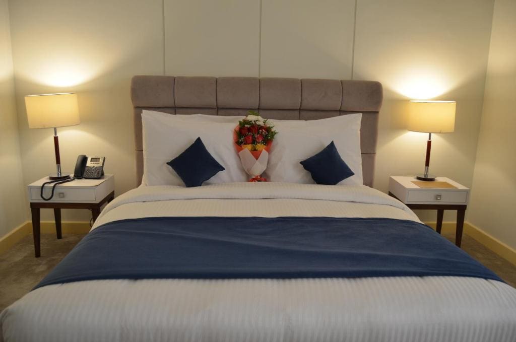 One-Bedroom Chalet with Private Beach room - Image 3