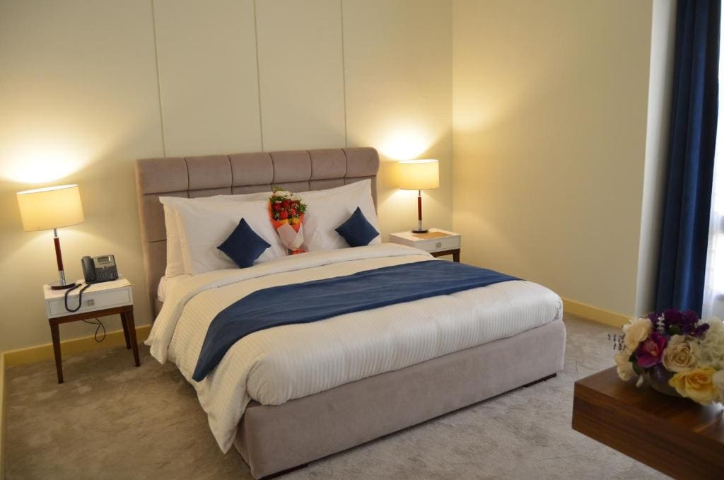 One-Bedroom Chalet with Private Beach room - Image 1