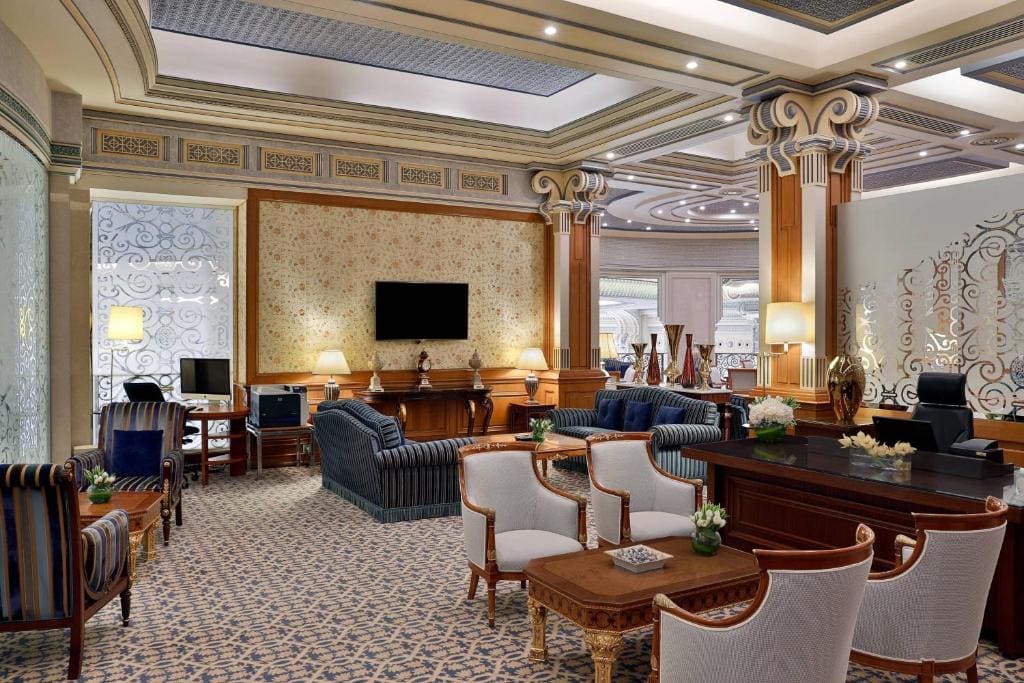 Executive One-Bedroom King Suite room - Image 3