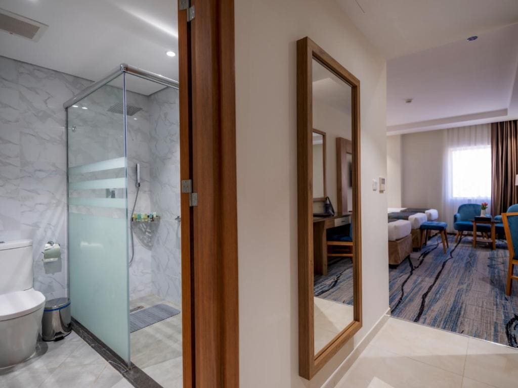 Deluxe King Room room - Image 2