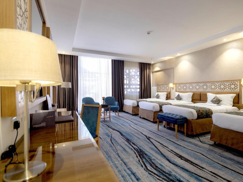 Deluxe Quadruple Room room - Image 1