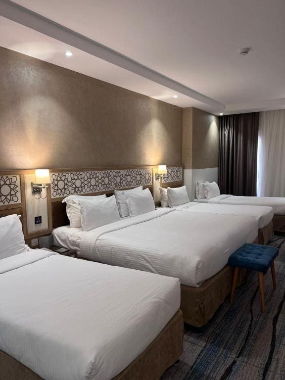 Deluxe Twin Room room - Image 2