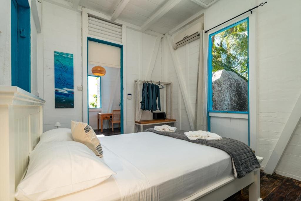 Deluxe Double Room with Sea View room - Image 3