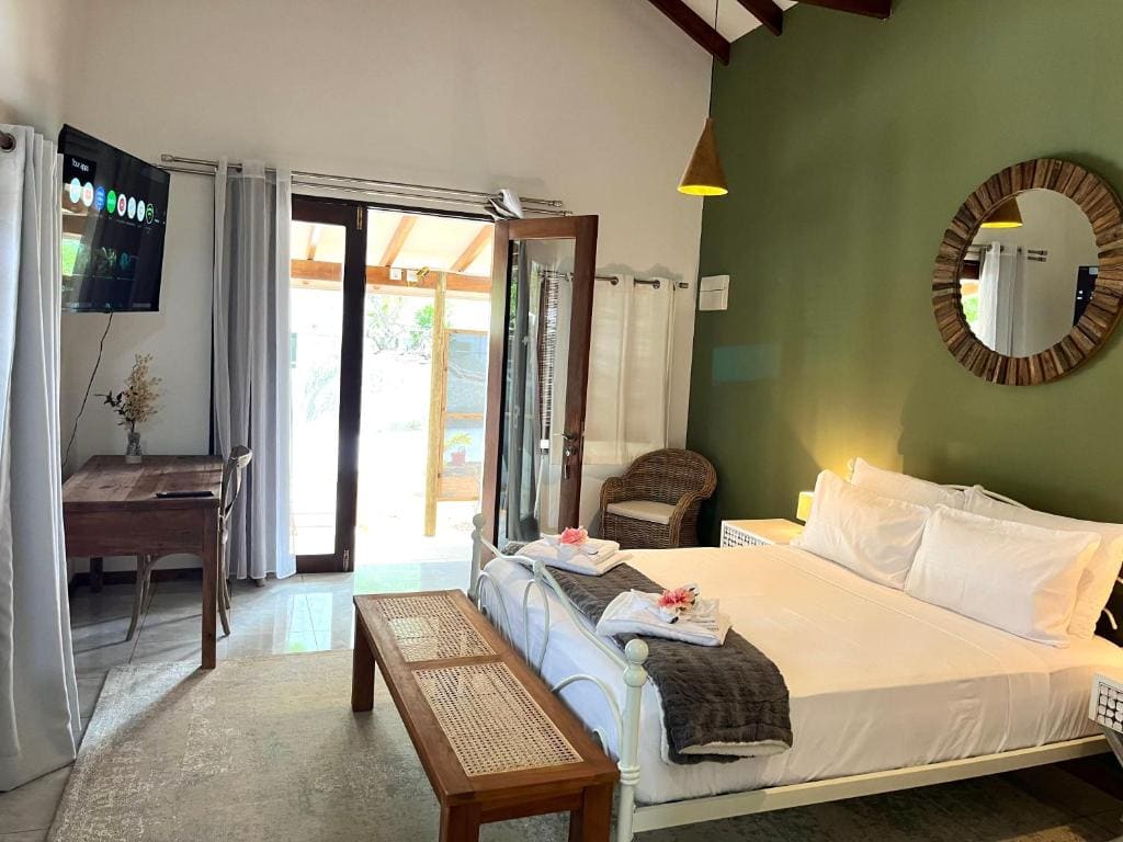 Deluxe Double Room with Sea View room - Image 2