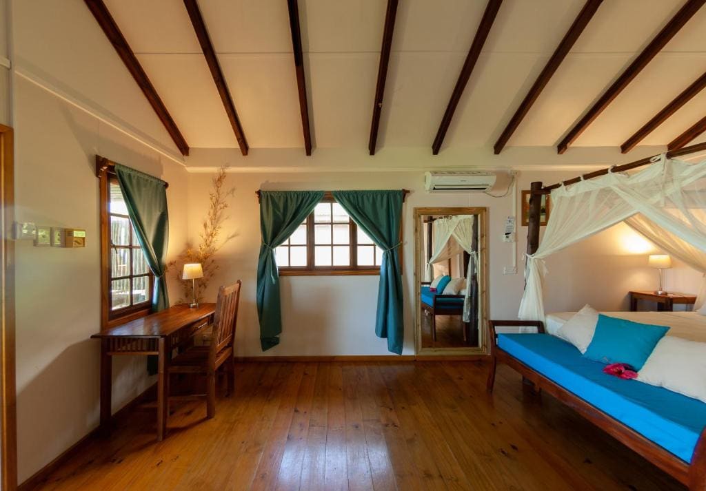 Junior Suite with Ocean View room - Image 1