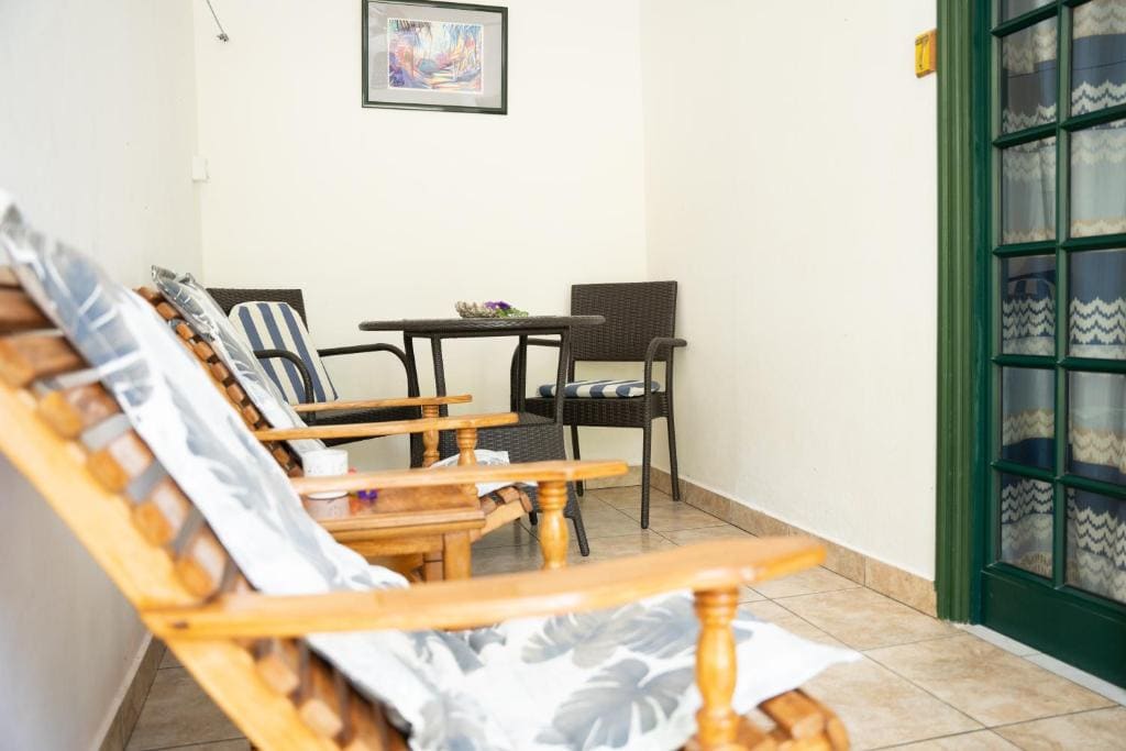 Double Room with Balcony room - Image 2