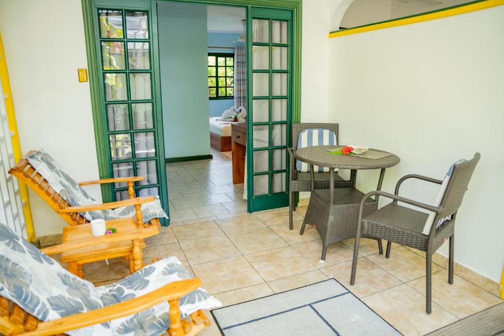 Double Room with Garden View room - Image 2