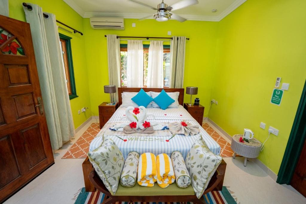 Double Room with Balcony room - Image 2