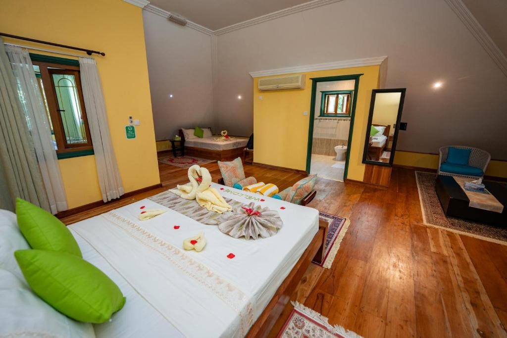 Double Room with Balcony room - Image 3