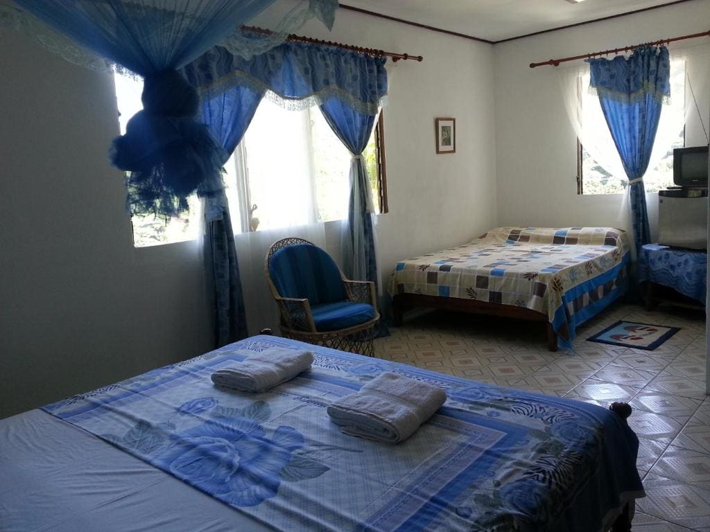 Deluxe Triple Room room - Image 2