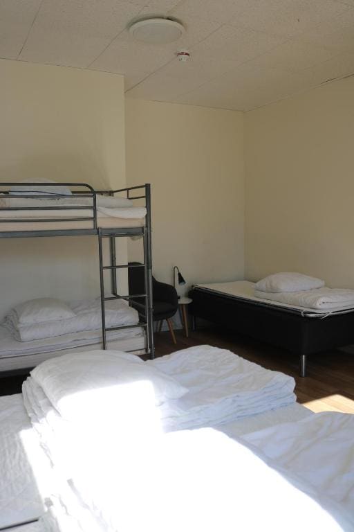 Triple Room with Shared Bathroom room - Image 3